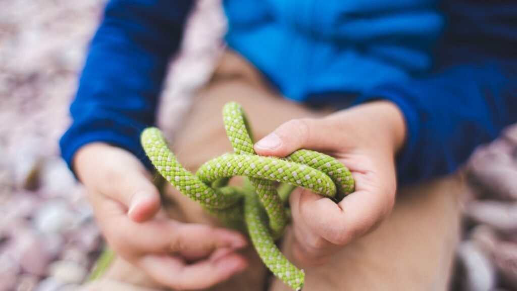 Kid knot tying