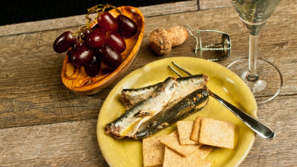 Sardines and crackers