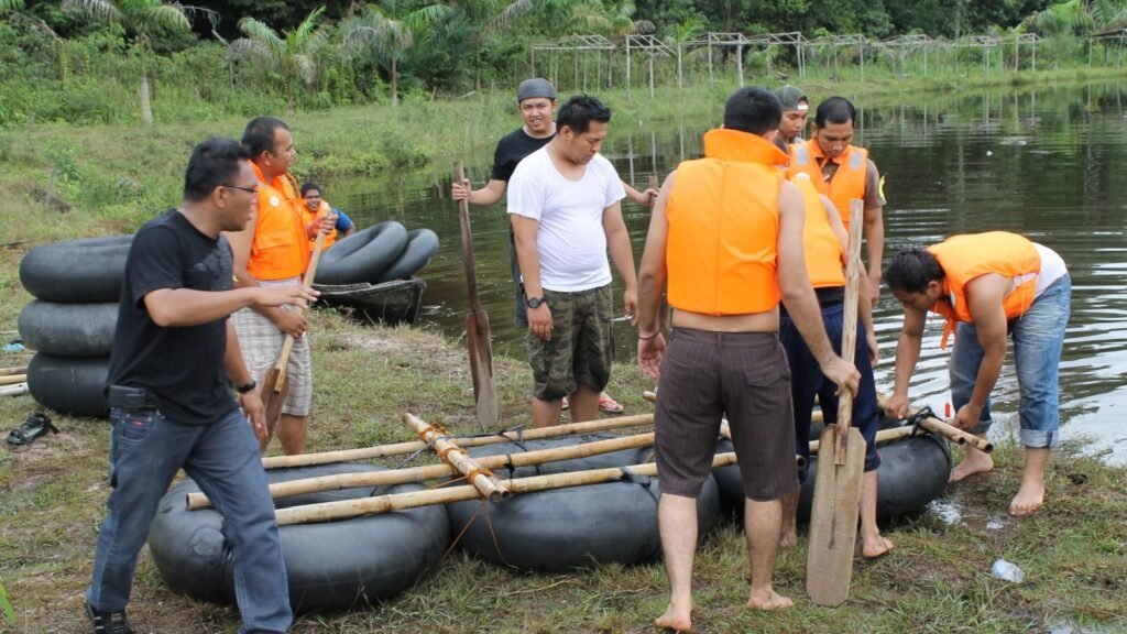 Tire survival raft
