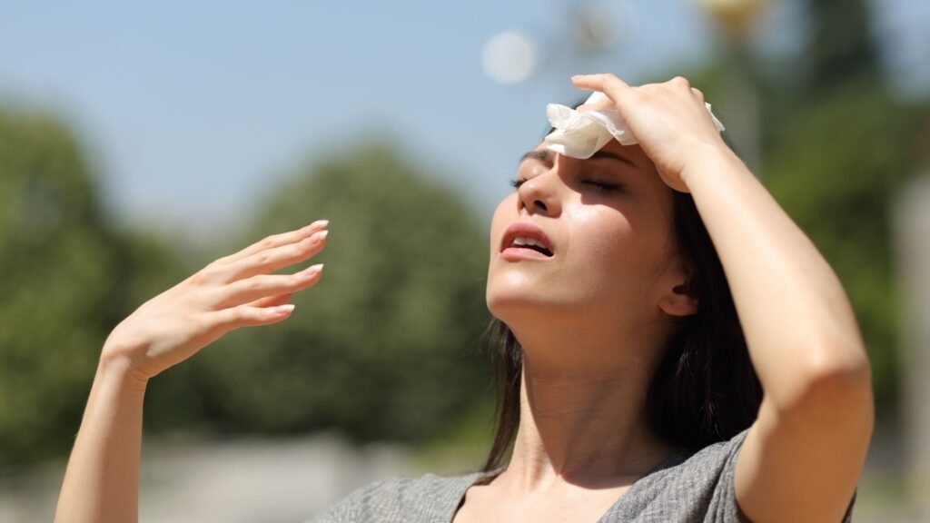 woman showing signs of dehydration
