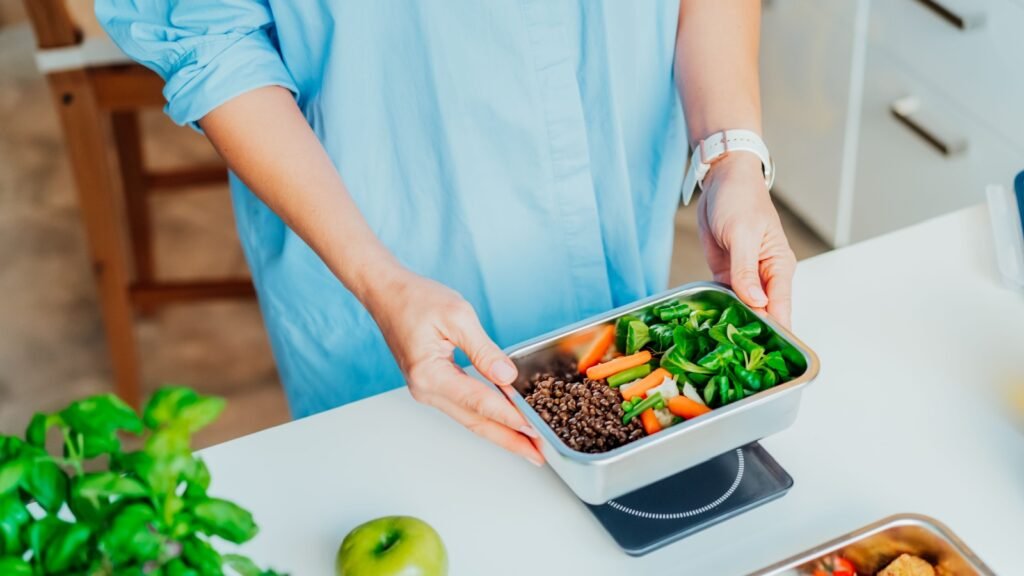 a meal placed on a weighing scale
